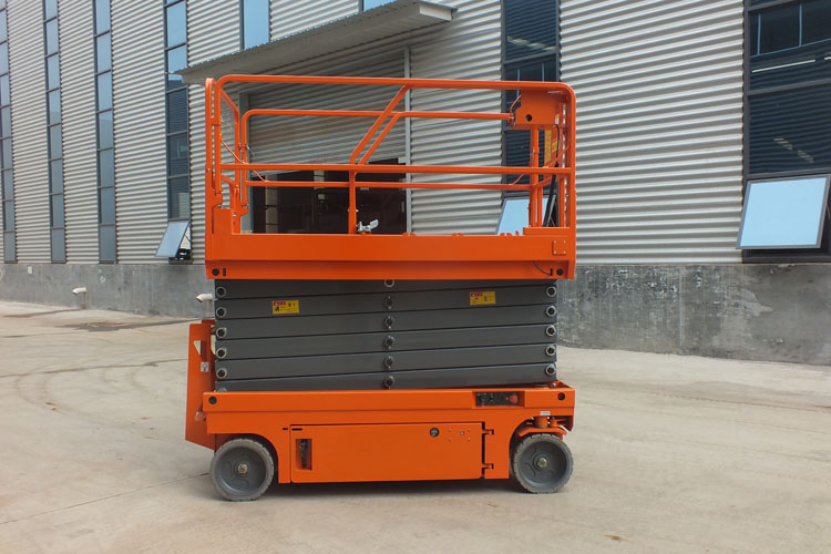 自行式升降機 自行式升降機