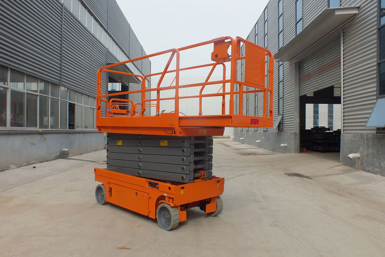 自行式升降機 自行式升降機