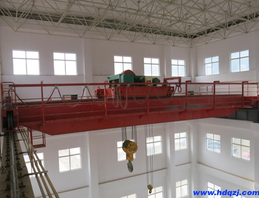 雙梁橋式起重機(jī)的構(gòu)造及傳動(dòng)原理 雙梁橋式起重機(jī)的構(gòu)造及傳動(dòng)原理