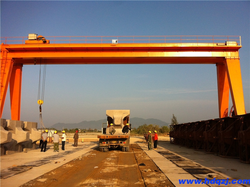 MDG型(L型)門式起重機(jī) MDG型(L型)門式起重機(jī)