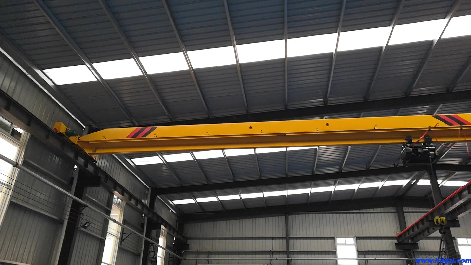 起重機軸輪啃軌的三大原因及處理方法 起重機軸輪啃軌的三大原因及處理方法